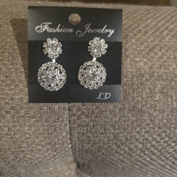 FASHION Jewelry - Silver Tone Rhinestone Fashion Stud Earrings